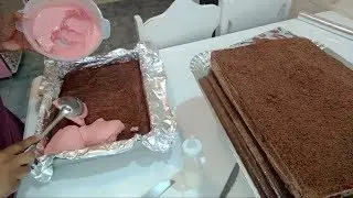 Terminando o bolo do aniversário 😋