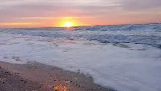 Світанок 14 квітня на морі