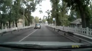 Nissan красиво залетает на Крюковский мост