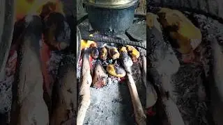 Grilling ripe bananas is super delicious and juicy! #good #food in #province  is #life 🤩