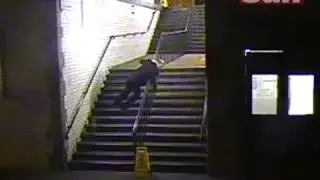 Bêbado descendo a escada