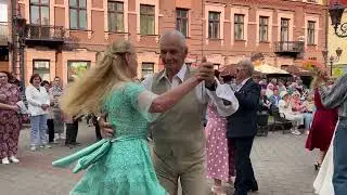 Вот так красиво начинаются наши танцы!!!