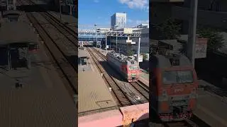 Электровоз ЭП1М-615 следует по станции Ростов-Главный.