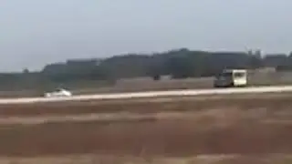 В аэропорту французского Лиона Mercedes протаранил забор и выехал на взлётную полосу