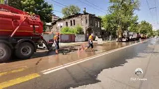 В Самаре на Ульяновской подтопило дорогу и дворы — мощный прорыв водопровода.