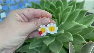 Ассиметричные серьги ромашки с божьей коровкой. Серьги кольца с цветком. Продаются на озон
