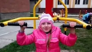 Как научиться подтягиваться на турнике девушке СМОТРИТЕ и УЧИТЕСЬ!