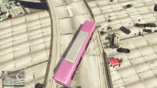 INSANE GTA 5 GLITCH – NPCS DRIVE OFF OVERPASS & EXPLODE! 🤯CAR GO BOOM CRASH TEST