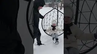 Виолетта тв с папой и друзьями гуляет на Чайке