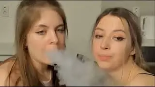 Brazilian Lesbians Kissing Super hot lesbian girls kiss 836_TB8EeYuzyFE #000