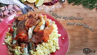 Сайра тушеная под овощами. Рыба с овощами