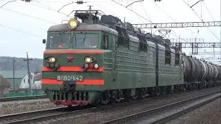 Электровоз ВЛ80С-2657 и электровозы ВЛ80С-1142 и ВЛ80С-2723 с грузовыми поездами