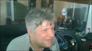 Это мотоцикл. Это я. Игорь смотрит нарезки на себя. Канал бухла и позитива.
