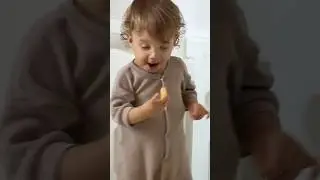 Реакция двойняшек на кукурузные палочки 