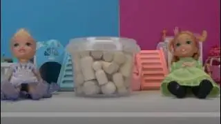 Elsa and Anna toddlers paint dolls