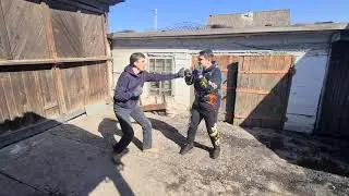 Драка Бой в ограде Гительман против Пети