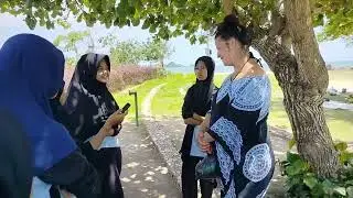 Praktik Bahasa Inggris di Pantai