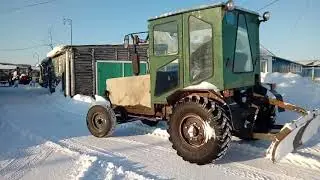 Чистка снега на самодельном тракторе 2021.
