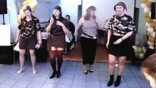 Почему девушки не служат в армии. Песня.