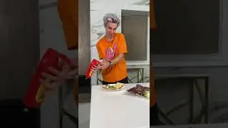 Влад А4 готовит бутерброд 🤣😂😱🤯-