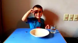 How to get a coin from water without wetting the hands?/Как достать монетку из воды не замочив рук?