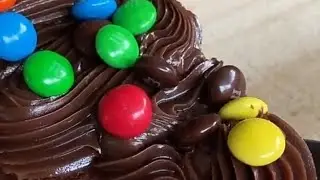 fatia de bolo de chocolate 🍫🍫