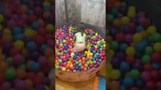 Сухой бассейн с шариками