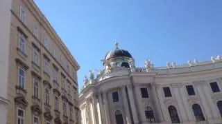 Музыкант робот на улице в Вене