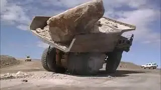 Fail at work: Mining accident - death of super mining trucks !