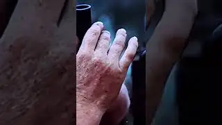 Finger rock and roll..