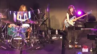 Sina Döring on Drums and Hania Wyczlińska on Bass in Liège on November 1, 2022.