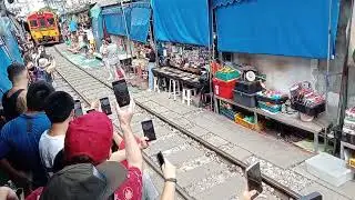 Maeklong Railway Market2
