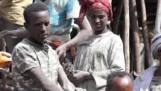 All the village is working together - Concrete roof casting - Ethiopia 2019