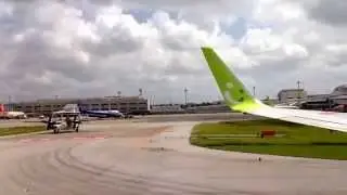 那覇空港でソラシドエアと自衛隊機