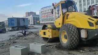Теплеет. Ремонт сквера. Тротуары новые проверяем. Май. Якутск
