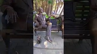 Набережная Геленджика. Новая скульптура В.Лановому и В.Этушу #геленджик #набережнаягеленджика