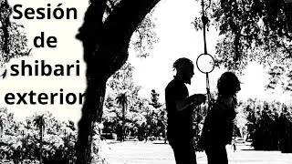 Sesión de shibari en exteriór