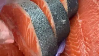 Получили Форель весом 9 кг. Привоз. Одесса. Самая вкусная рыбка у Светули на Привозе
