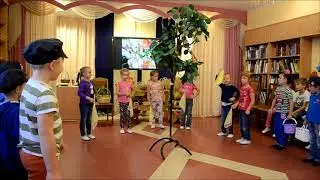 Воспитанники ГБДОУ №355 исполняют хоровод 