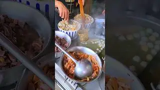 Michelin-starred noodle shop 5 years in a row, Chiang Mai, Thailand. #streetfood #shorts