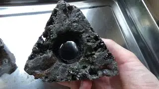 Камень выплавленный из песка