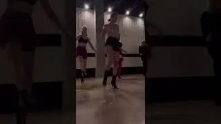 Походка осанка и многое другое на канале, подписывайся 💖 научу быть женственной #love