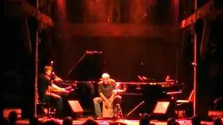 Hot Boogie Woogie Piano: Low Down Dog + incredible Cajon solo