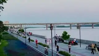 Набережная у реки