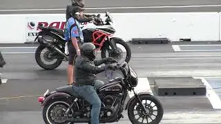 Заезд на 402 метра: KTM против Harley-Davidson
