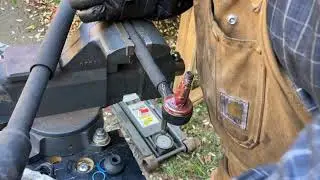 Replacing the ball joint rubber boots on the center tie rod assembly