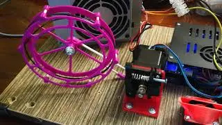 Самонаматывающая катушка для филамента из ПЭТ-бутылок (Self-winding reel for PET bottle filament)