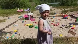 На даче с внучкой в июне