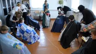 Команда перукарів в інтернаті с. Великі Межирічі