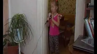 Анюта  поет